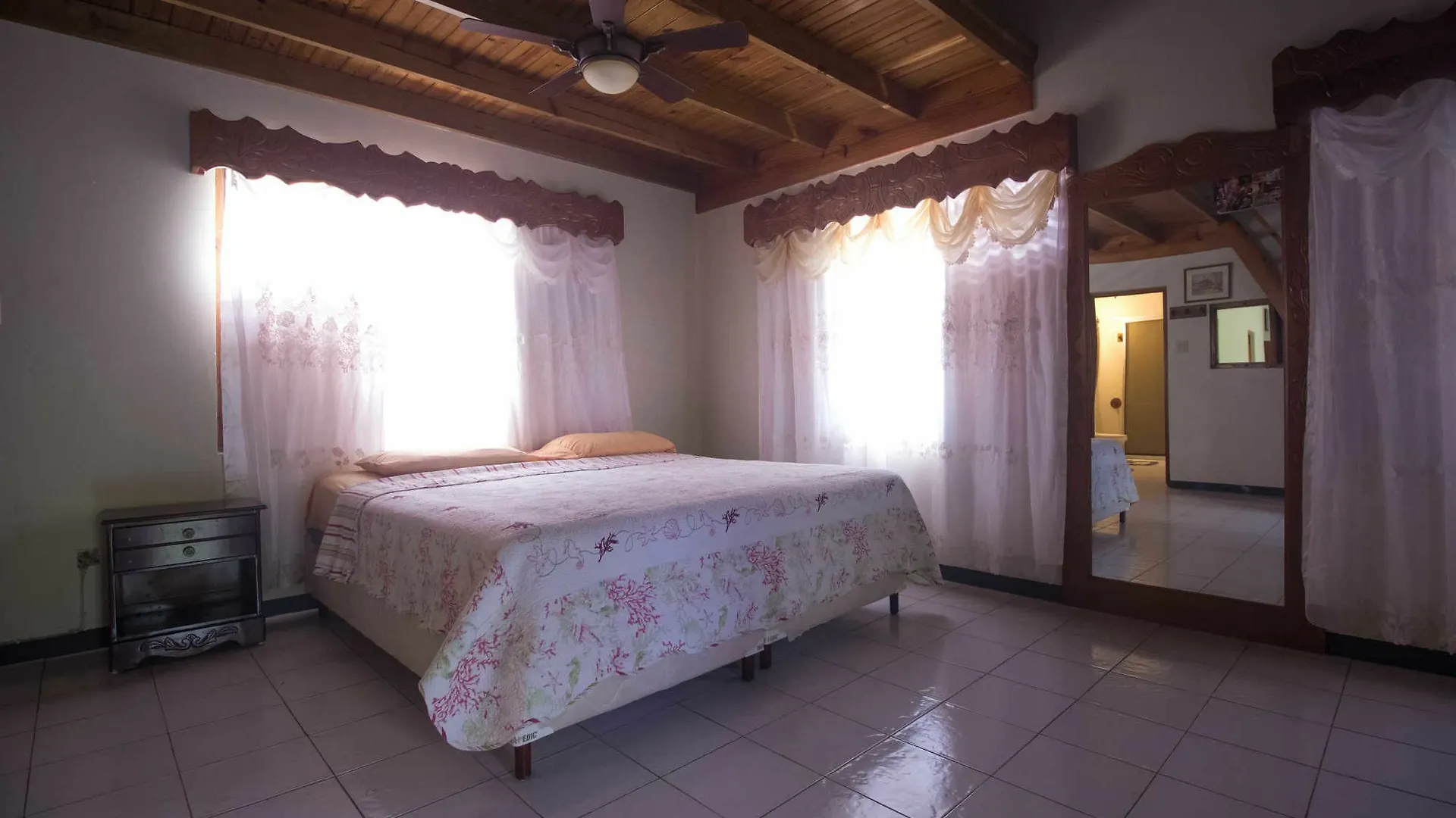 Rainbow Hill Villa Negril 0*,